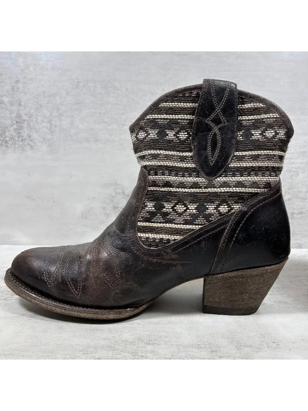 Ariat meadow aztec